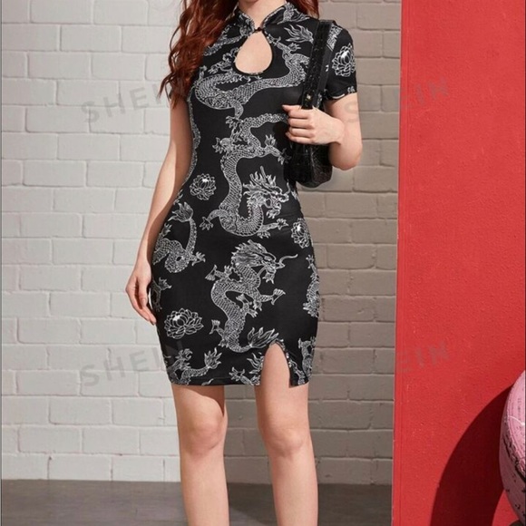 XS (size 2) BLACK & WHITE MANDARIN COLLAR SPLIT HEM DRAGON PRINT BODYCON DRESS - Picture 2 of 5